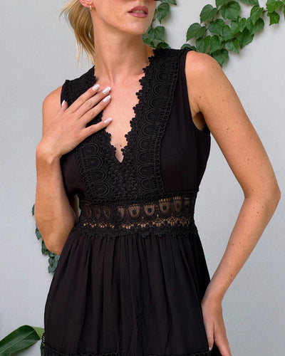 Aurélie™ | Elegant summer dress in lace with V-neck